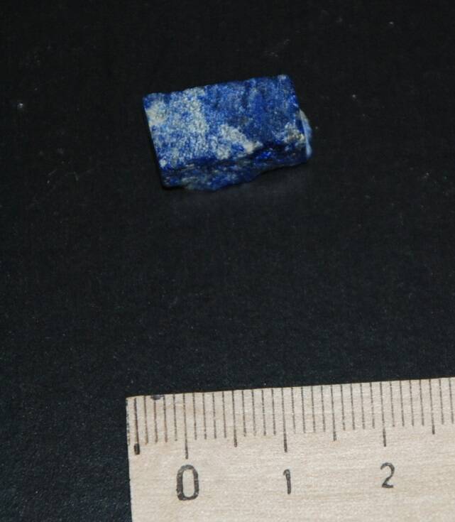Лазурит минерал из коллекции  горных пород и минералов.