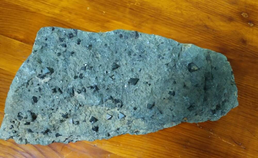 Магнитный железняк из коллекции горных пород и минералов.
