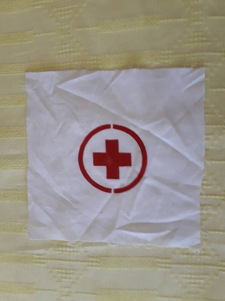Нарукавный знак Красного Креста.