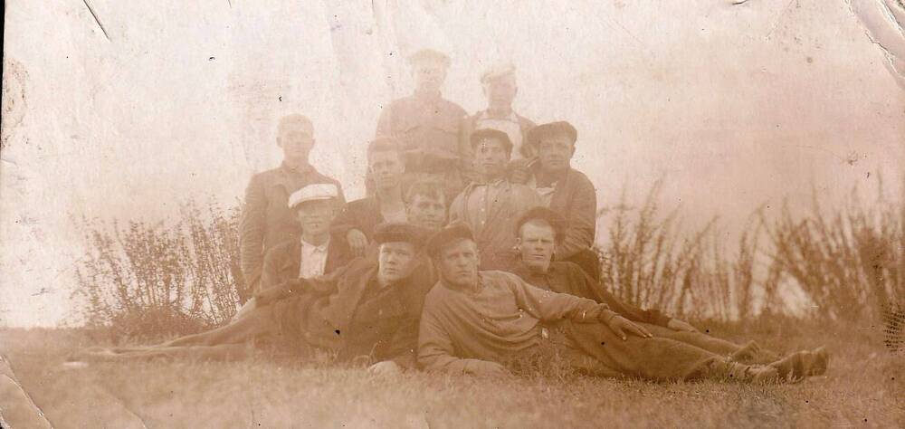 Фотография команды ворошиловских стрелков после отличной стрельбы, 1939 г.