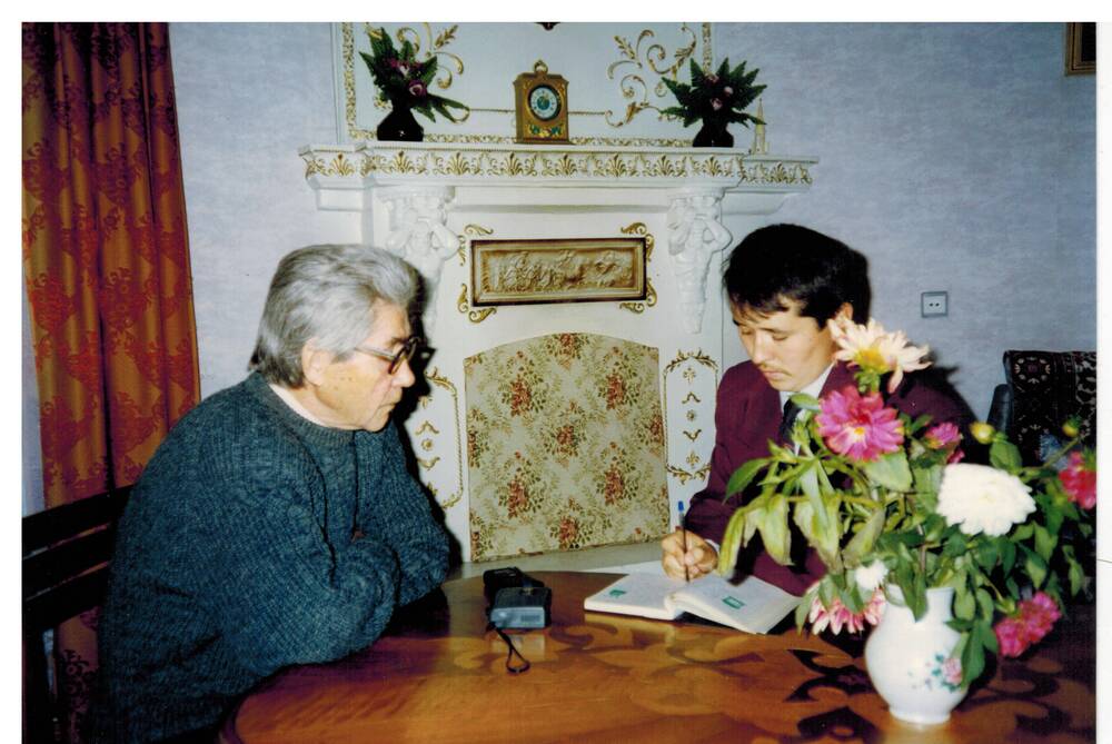 Цветное фото. Ахияр Хакимов в Давлеканово. 16 октября 1997г.