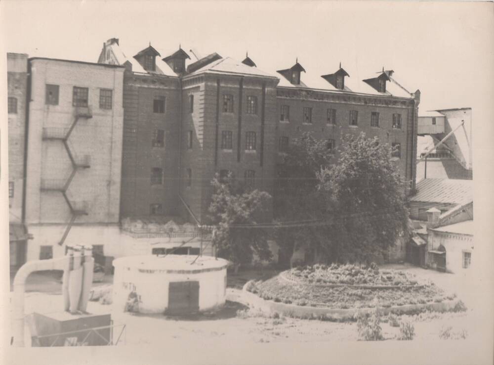 Фото. Мельница с зерносушилкой и электроцехом, 1967 г.