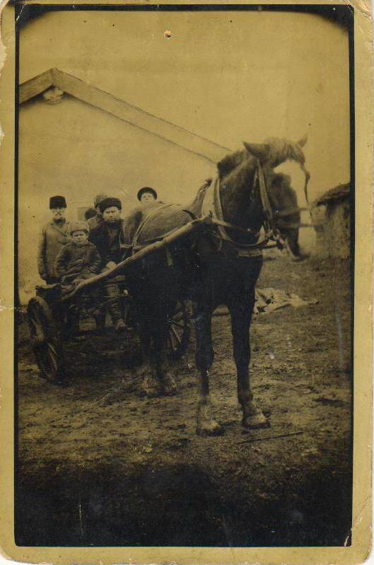 Фотография  Адаменко Д.Е.(на лошади) 1928г.