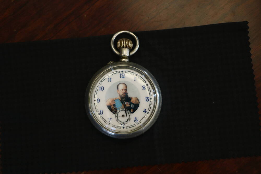 Часы карманные с портретом императора Александра III