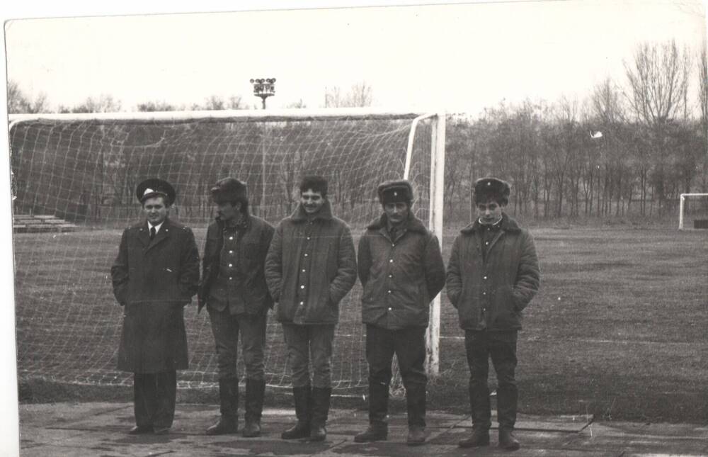 Фото групповое. Перед соревнованиями по ППС, Михайловка, стадион, 1980-е гг.