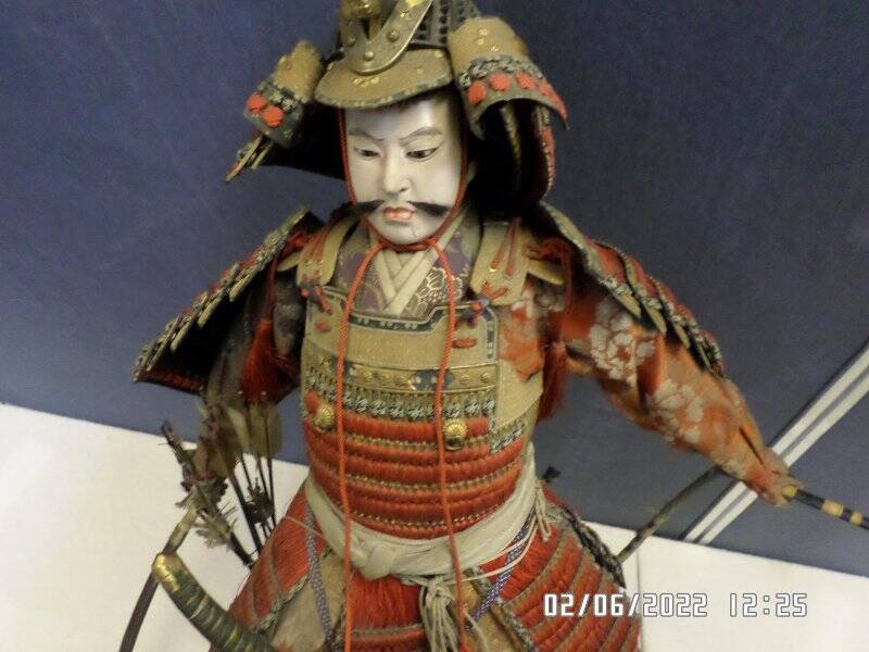 Фигурка самурая.