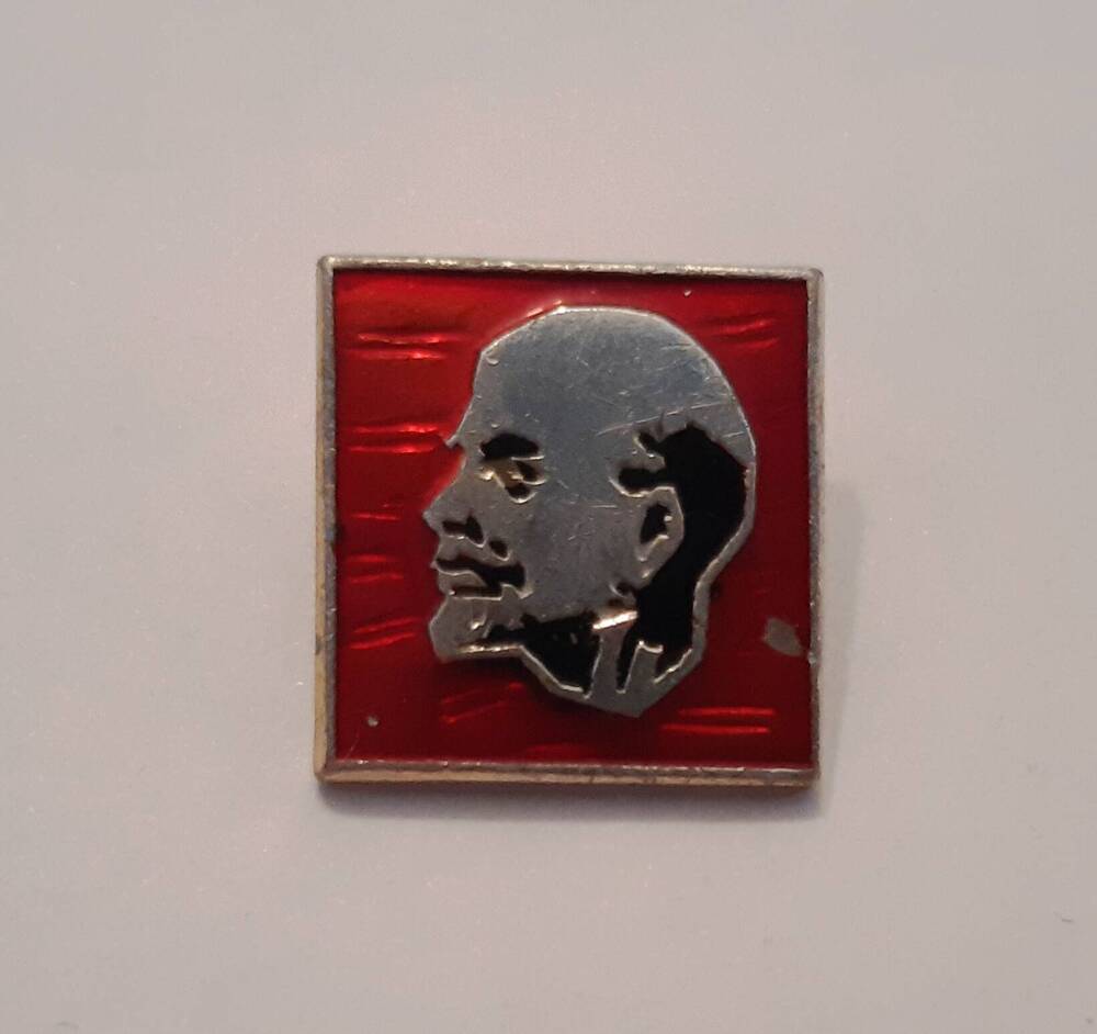 Значок «В.И. Ленин» квадратной формы.