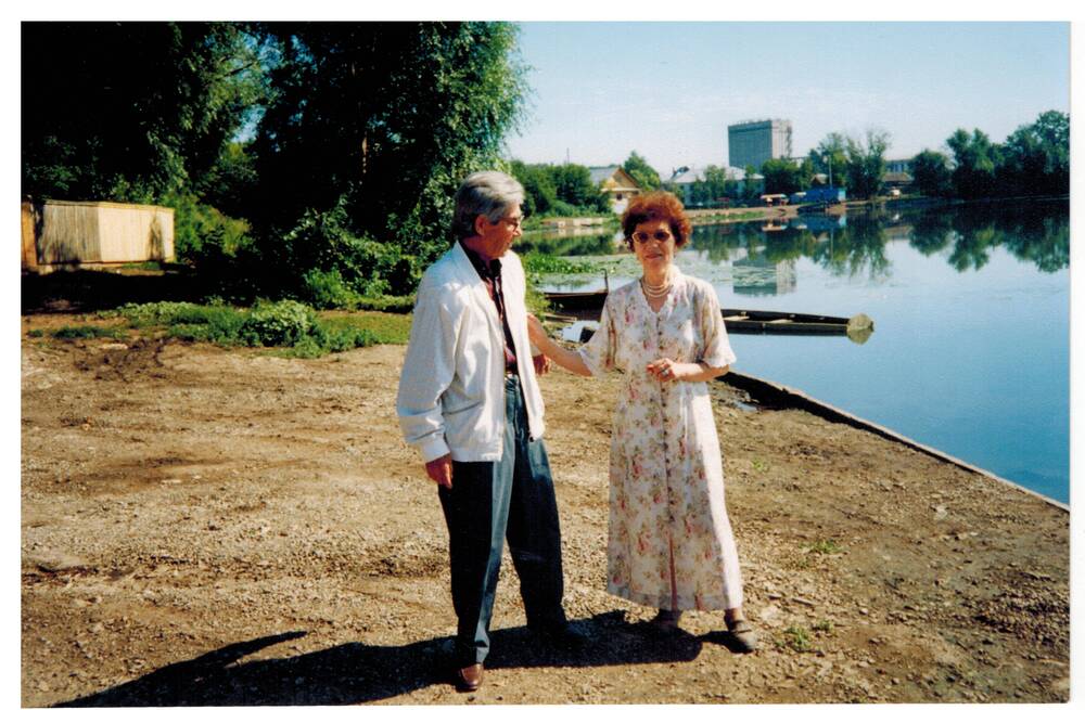Цветное фото. А.Х.Хакимов с супругой, Лидией Камаловной