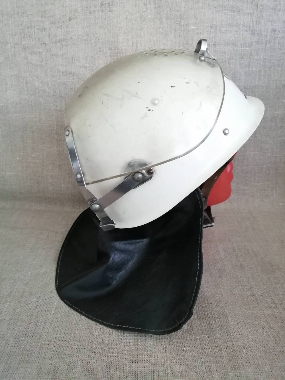 Шлем-каска пожарного