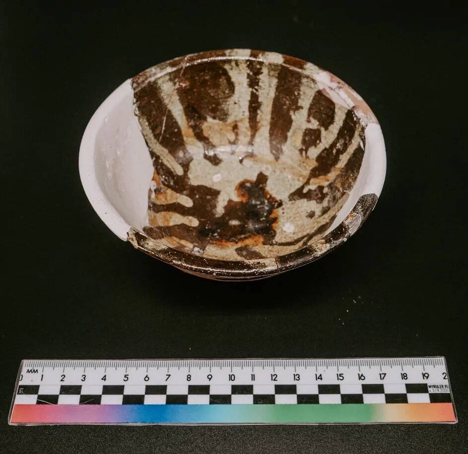 Керамическая глубокая тарелка-пиала