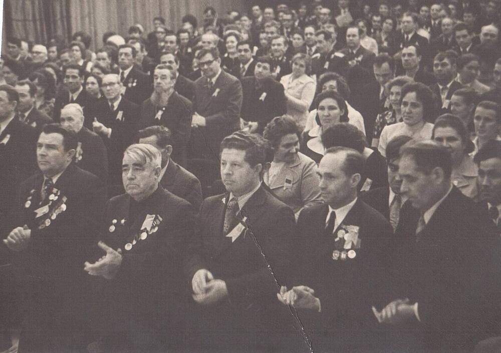 Фотография Сутягина Александра Ивановича в президиуме собрания Ставропольского района, 03.09.1973