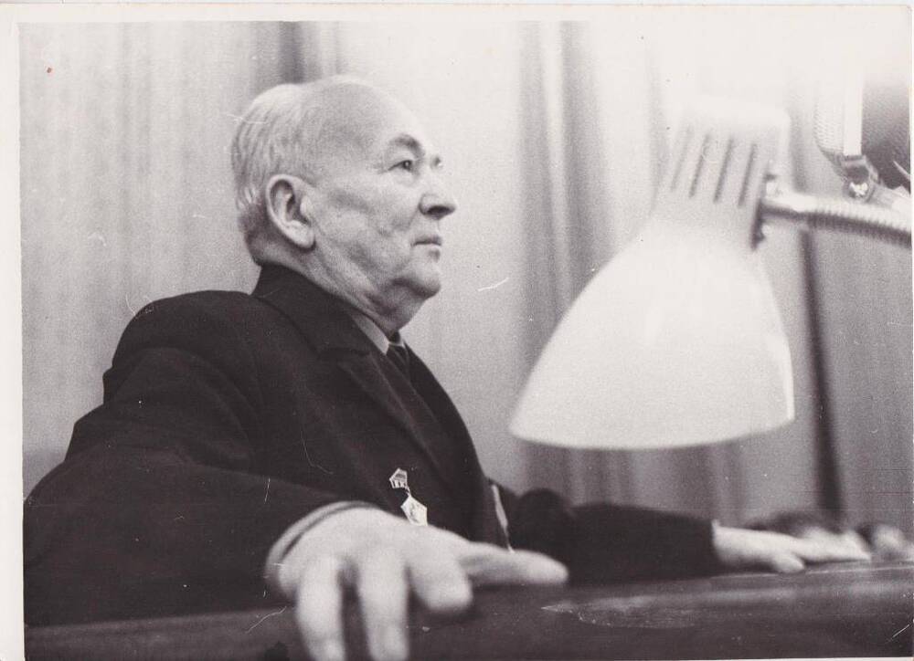 Фотография. С. А. Краснов выступает на совещании, Ростов, 1966 год.
