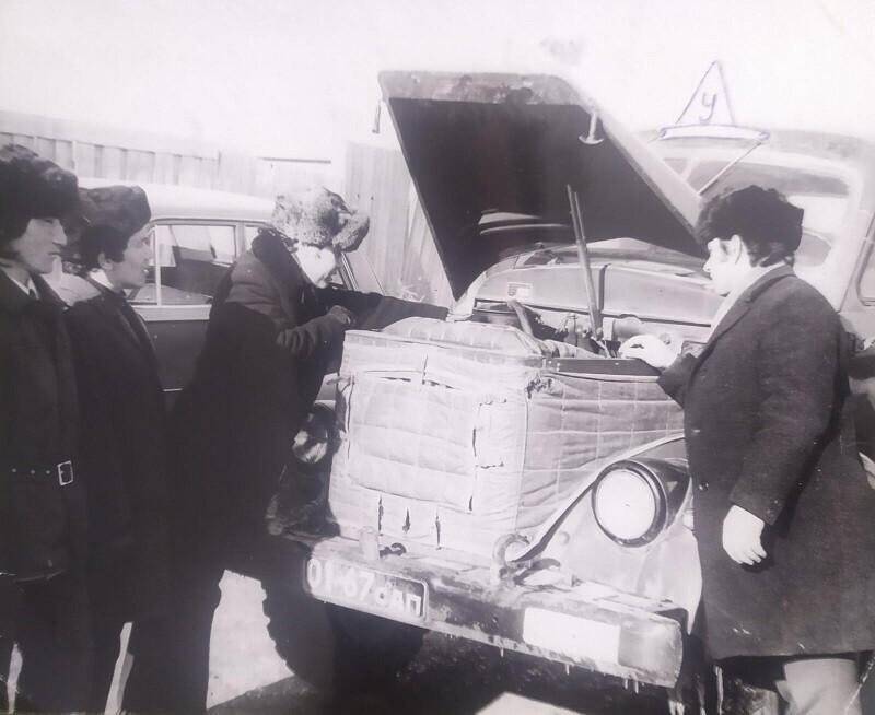 Фотография. Практическое занятие автомехаников СПТУ № 65 г. Новоузенск