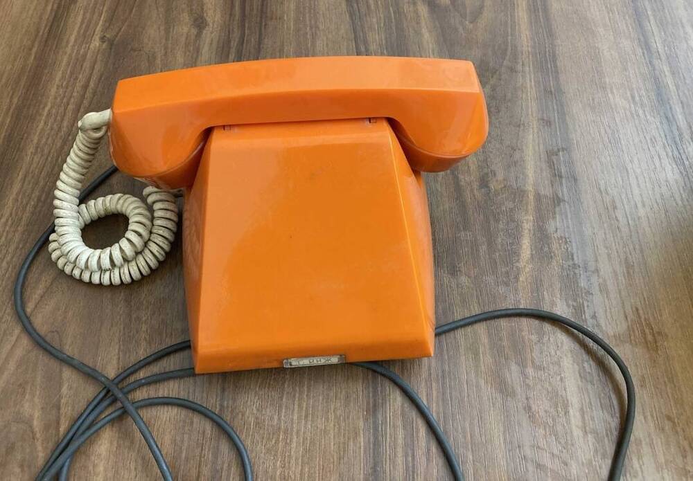 Телефонный аппарат ТА-68 без номеронабирателя
оранжевый