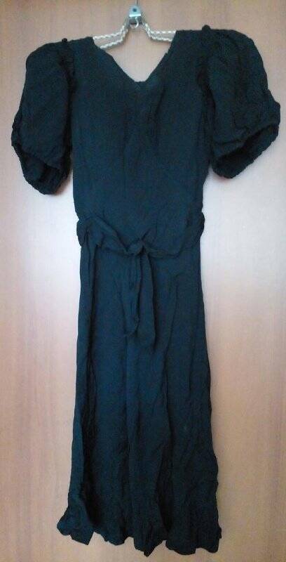 Платье шелковое черное- креповое. Начало 20 века. Короткий рукав, пояс.