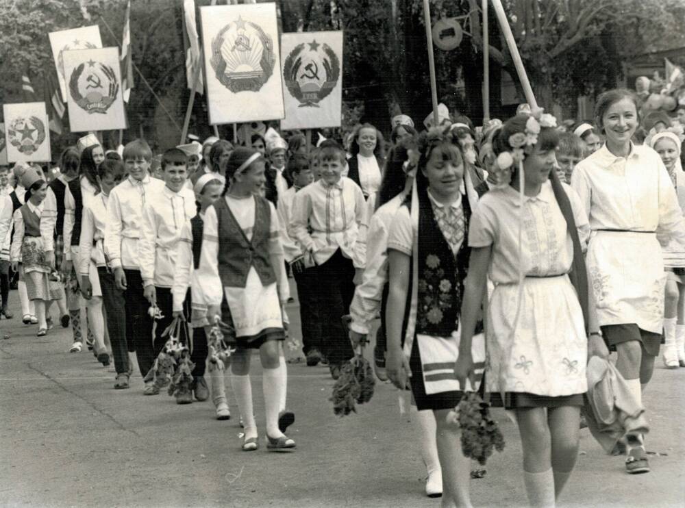 Фотография для фотогазеты «Луч» колхоза «Кавказ» Первомай 1972 г.