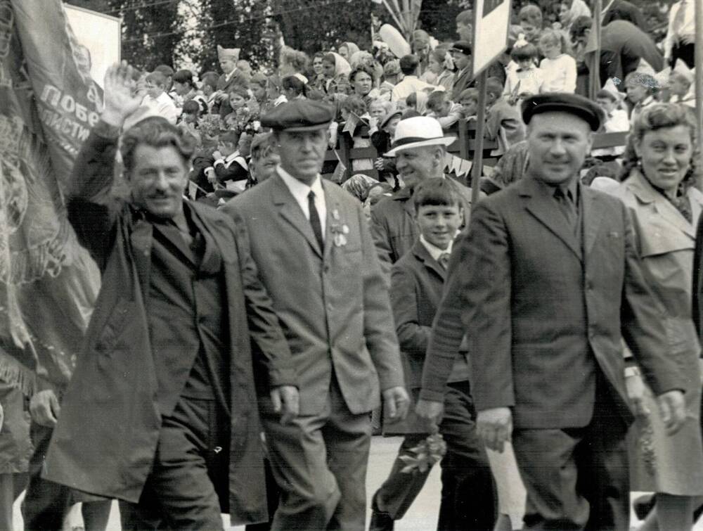 Фотография для фотогазеты «Луч» колхоза «Кавказ» Первомай 1972 г.