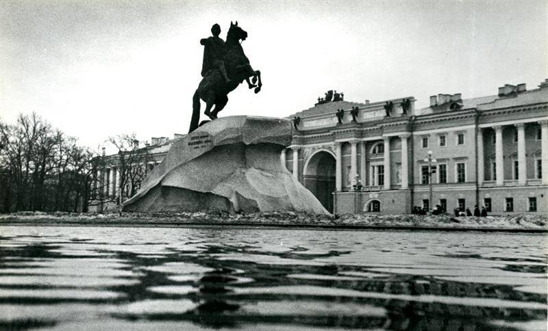 Открытка. Ленинград. Памятник Петру I («Медный всадник»).Из комплекта фотооткрыток «Медный всадник».