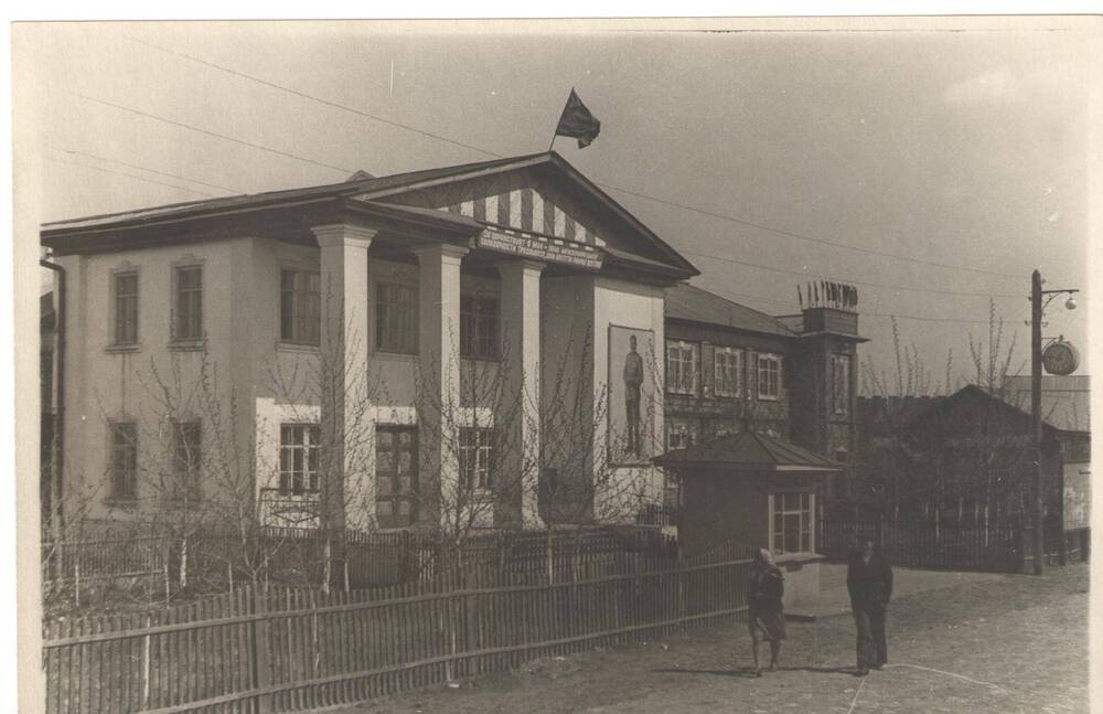 Фото. Дом культуры г. Волжск, 1952г.