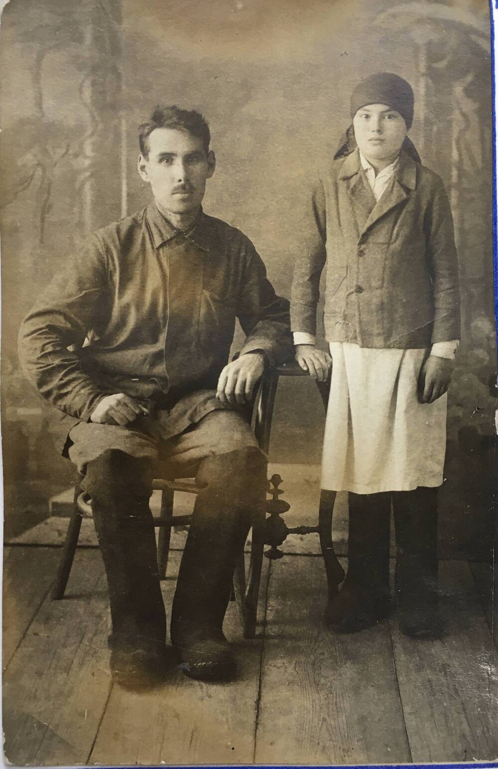 Фото черно-белое. Хабибуллина Закия Сахиевна  с отцом, 1932 год.