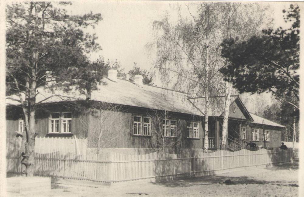 Фото. Медсанчасть древкомбината г.Волжск.1950г.