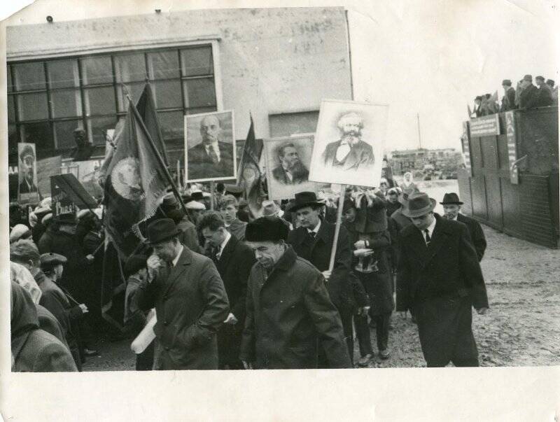 Фотография. Первомайская демонстрация.