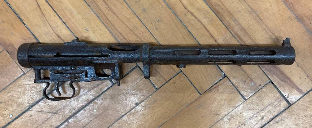Фрагмент ручного пистолета-пулемета Дегтярева обр.1940 года, калибр 7,62мм., фрагмент представлен стволом.