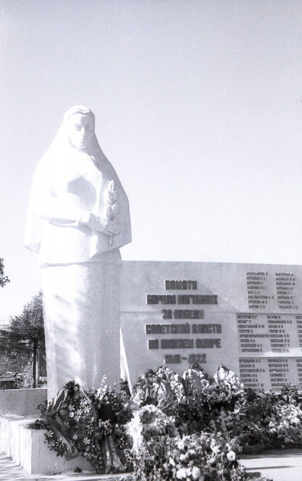 Коллекция негативов Николаевский район 1950-1980-е годы. Мемориал Скорбящая мать