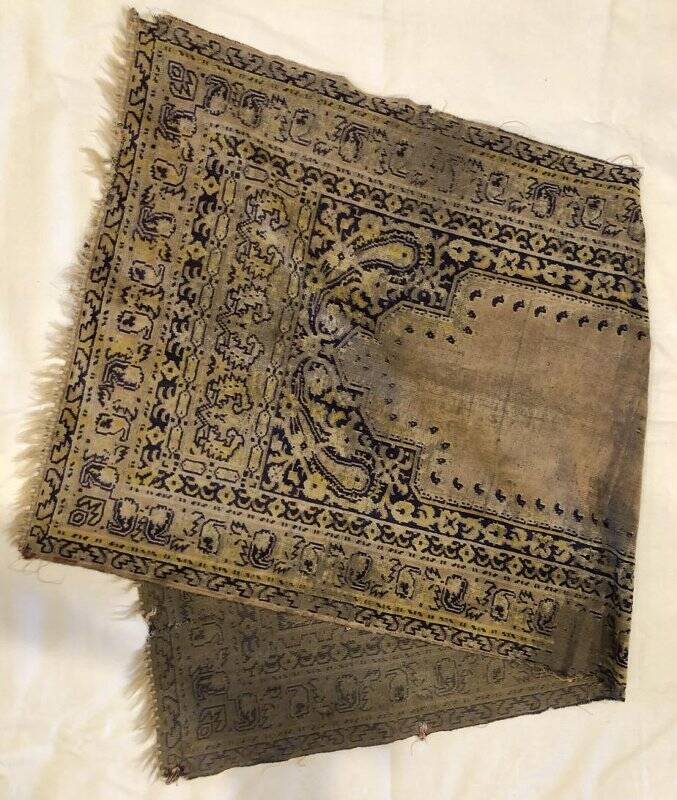 Молитвенник, коврик для намаза Закиры ханум.