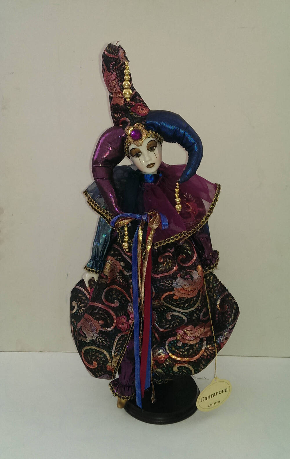 Панталоне. Кукла из Коллекции кукол ручной работы с фарфоровыми элементами «Арлекин» компании «Ремеко», Великобритания (Remeco HARLEQUIN Collection).
