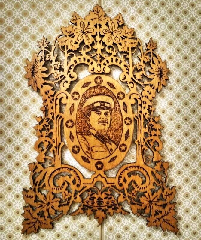 Панно декоративное с портретом Сталина