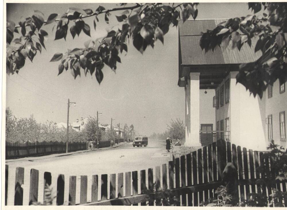 Фото. Заводоуправление ВДК , на ул. Молодёжная ,г. Волжск. 1952 г.