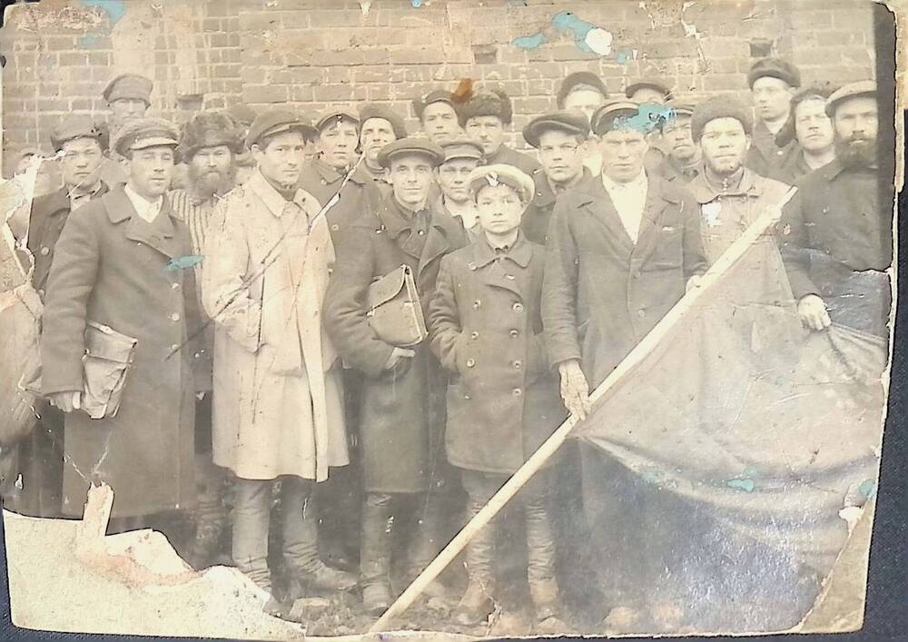 Фотография. Рабочие ложевой мастерской Ижевского машиностроительного завода.