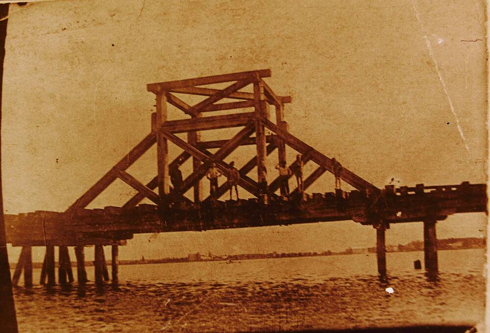 Негатив: Железнодорожный мост через р. Ломпадь