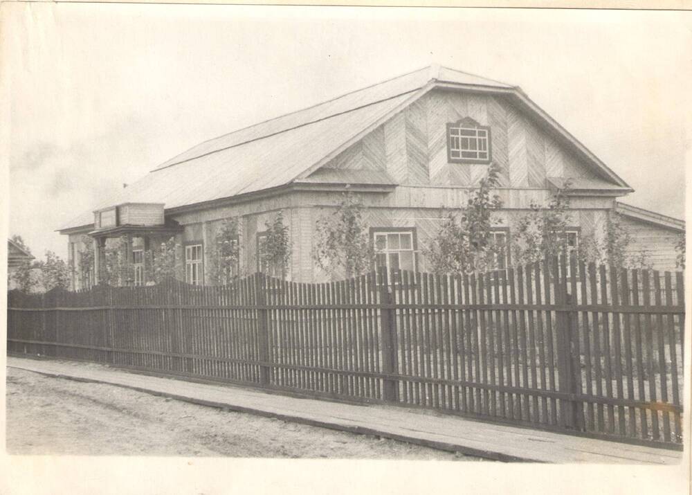 Фото.Новая столовая на ул.Заводская. 1950г.