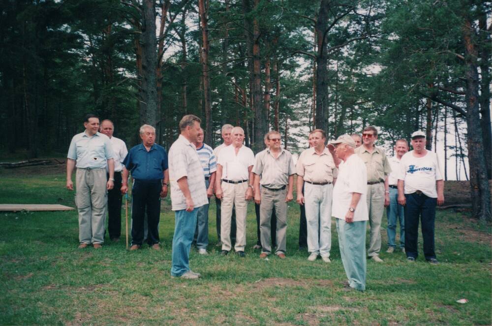 Фото традиционного сбора ветеранов-подводников 2003 г.