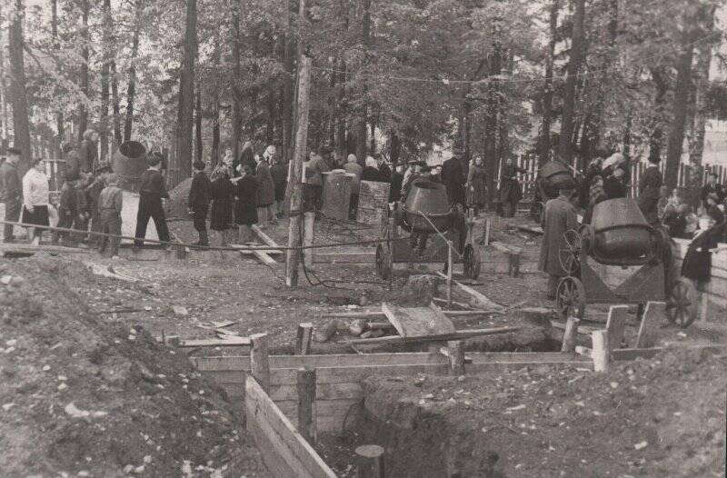 Фотография. Фотография Нецветаева А.В. закладка клуба линейно-механического завода.