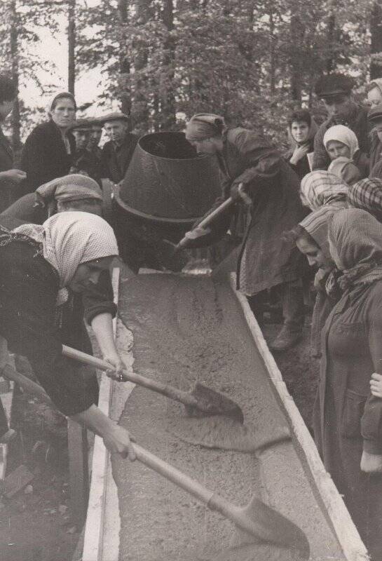 Фотография. Фотография Нецветаева А.В. закладка клуба линейно-механического завода.