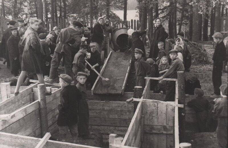 Фотография. Фотография Нецветаева А.В. закладка клуба линейно-механического завода.