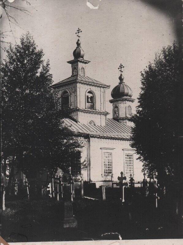 Фотография. Фотография. Общекладбищенская церковь на старом кладбище в Очере Александра Невского.