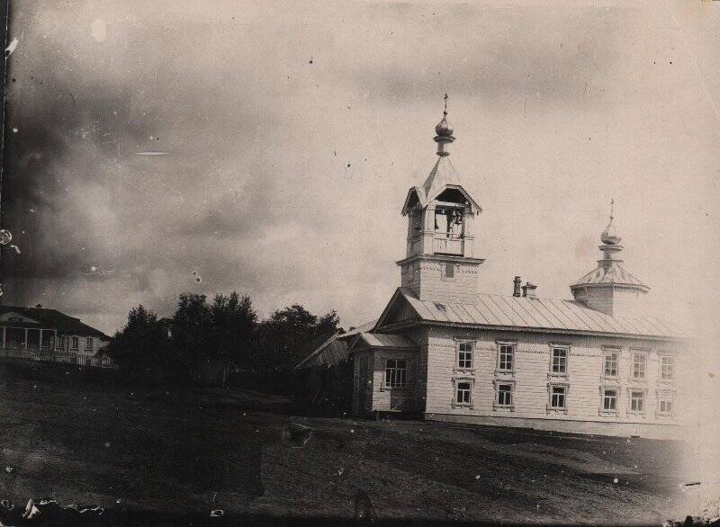 Фотография. Единоверческая церковь в Очере. Начало XX в. (1910 г.).