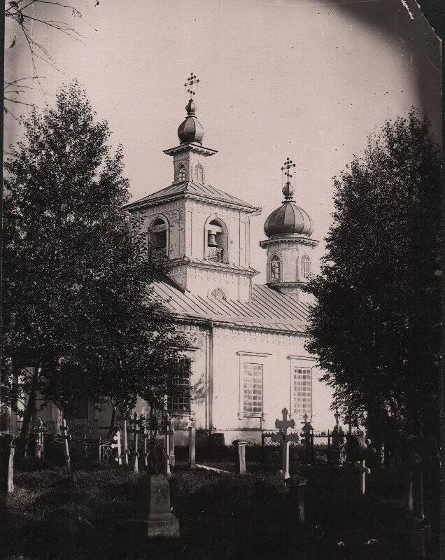 Фотография. Фотография. Общекладбищенская церковь на старом кладбище в Очере Александра Невского.