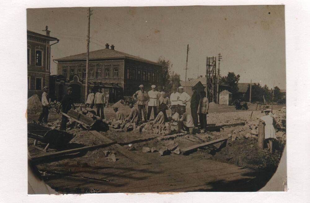 ФОТОГРАФИЯ Благоустройство проезжей части улицы