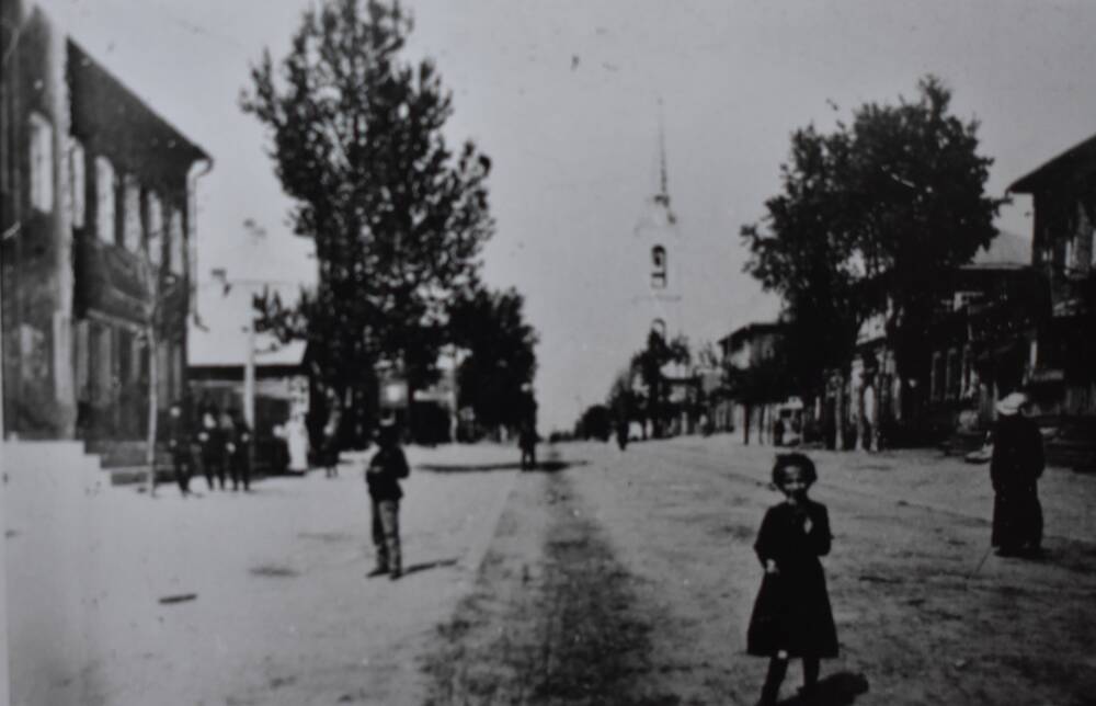 Фотография. Г. Жиздра. Центральная  улица 1915 год