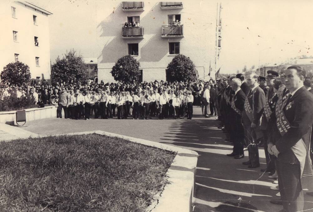 Фотография «Митинг у Вечного огня»