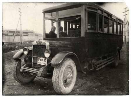 Фотография. Фото видовое. Один из первых автобусов Хибиногорска.