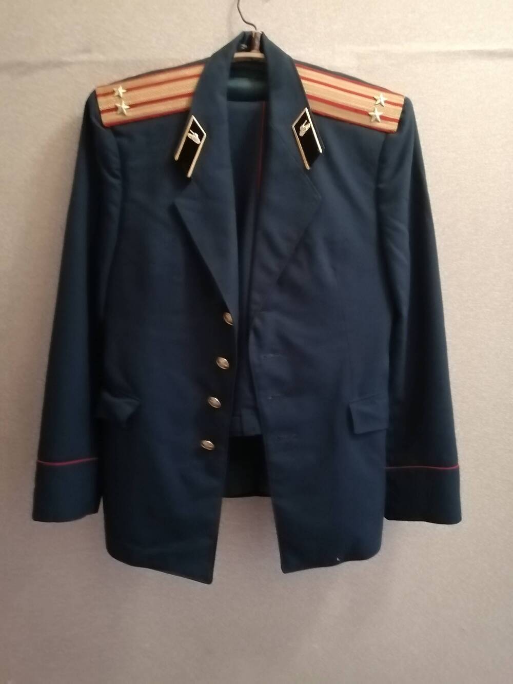 Форма военная офицера Советской армии (китель, брюки)