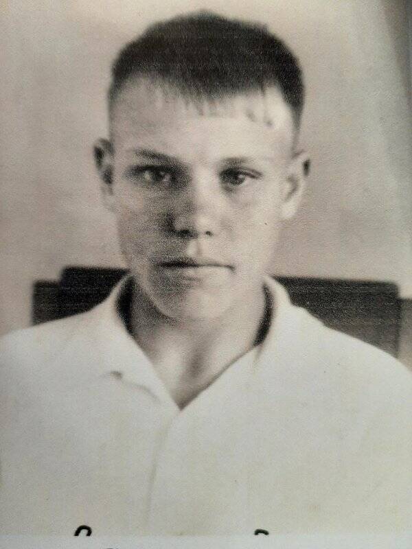 Фотография. Смольков В.-полузащитник футбольной команды, чемпиона по Саратовской области 1957 года.