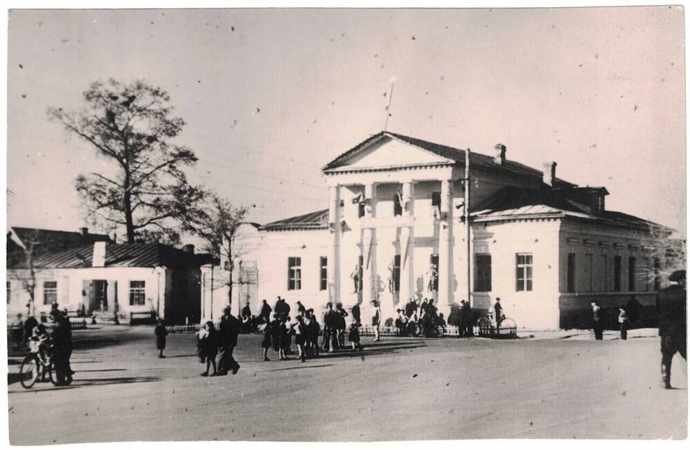 Старый кузнецк. Кузнецк СССР фото. Дом купца Боброва в Кузнецке Пензенской области. Кузнецк в СССР. Дом пионеров город Маркс.