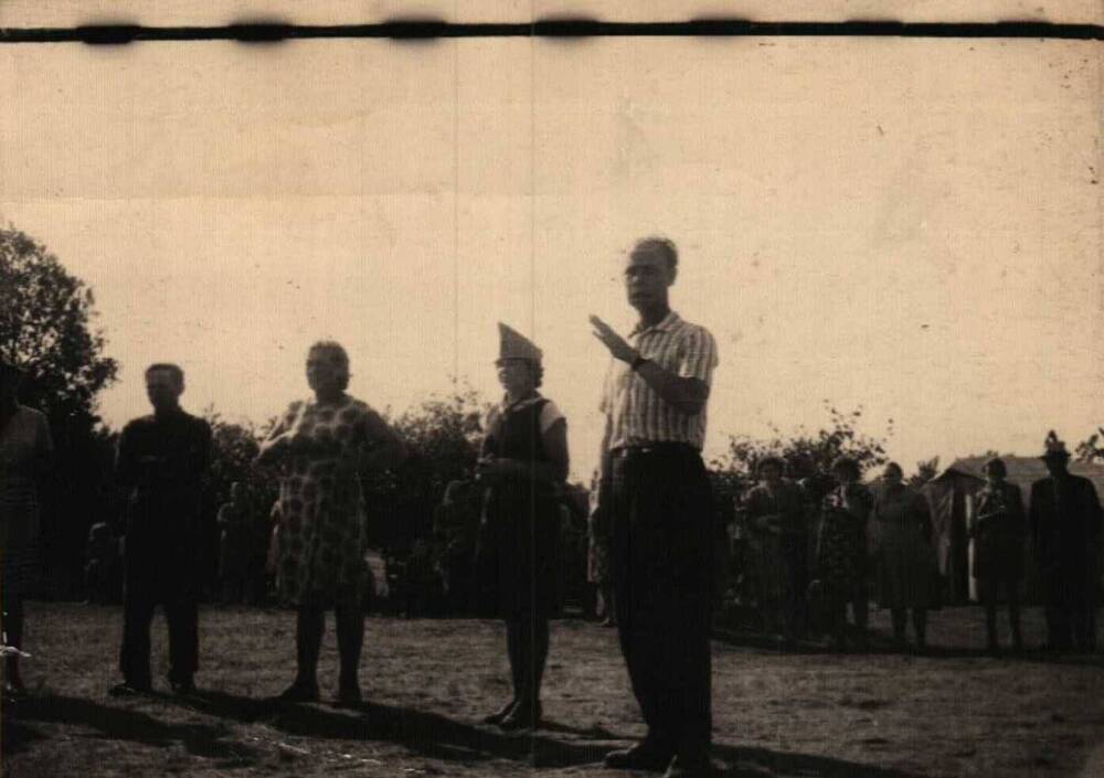 Фото групповое. Пионерский слет. Качегин А.А., зав районо, 1958 г.